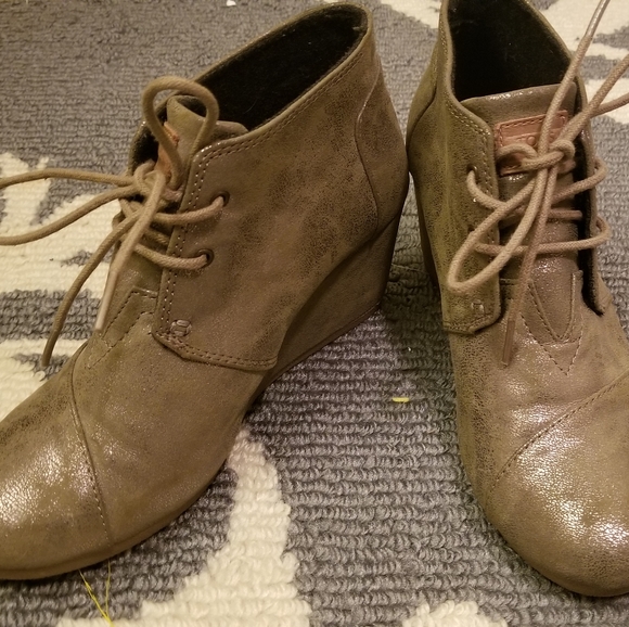 Shoes - Picture 2 of 2